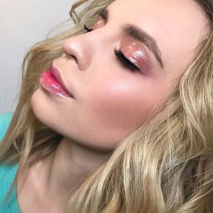 Как сделать мокрый макияж 10 Summer 2019 Makeup Trends You Need To Get On Board With Society19 UK Glossy