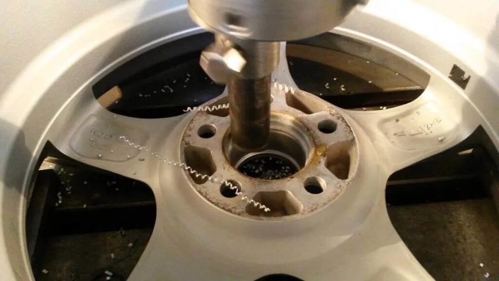 Можно ли расточить диски. Можно ли расточить диски. Расточка литого диска под ступицу. Можно ли расточить диски. Можно ли расточить диски.