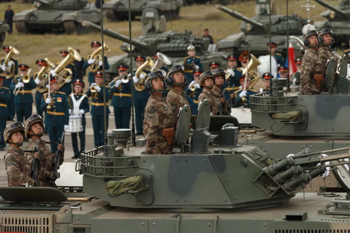 Военные восток. Манёвры Восток 2018. Военный парад на манёврах "Восток-2018. Учения Восток 2018 парад. Восток-2018 военные учения Китай.