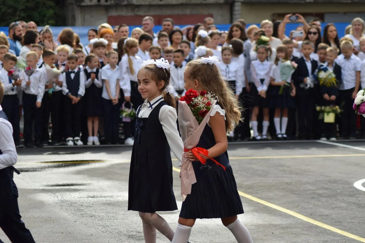 Первый звонок. Первый звонок в школе. Прозвучит первый звонок. Тульские школьники первый звонок. 1 звонок в школе 1 класс