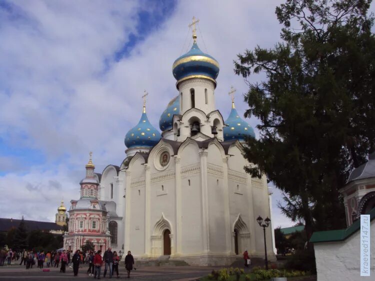 Храма сошествия святого духа троице-сергиева лавра. Церковь сошествия святого духа сергиев. Троице-сергиева лавра духовская церковь. Духовская церковь троице сергиевой. Духовская церковь троице сергиевой.