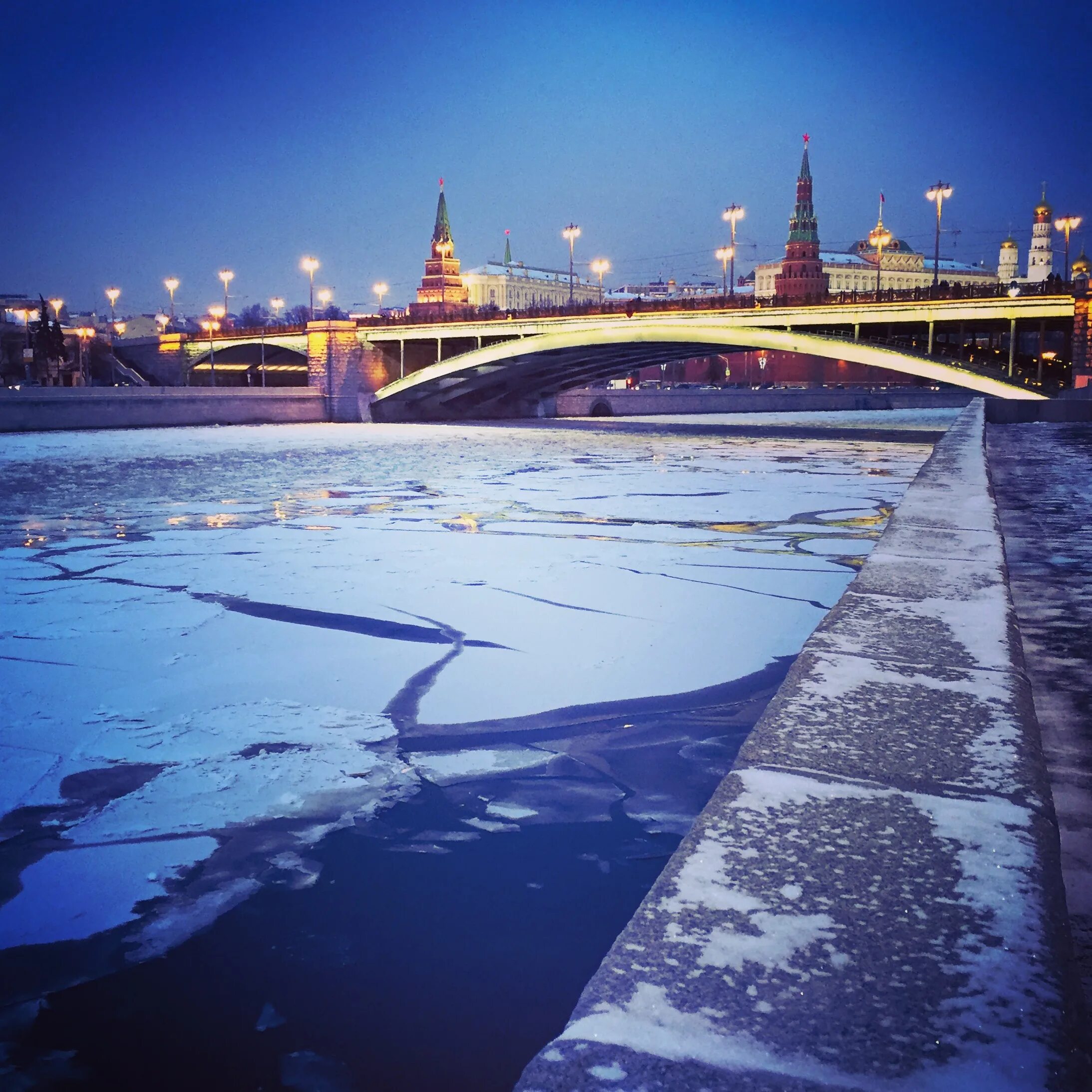 There are several rivers in moscow. Moscow текст на английском. Moscow forever young and beautiful перевод текста. текст на английском впр. текст для впр по английскому.