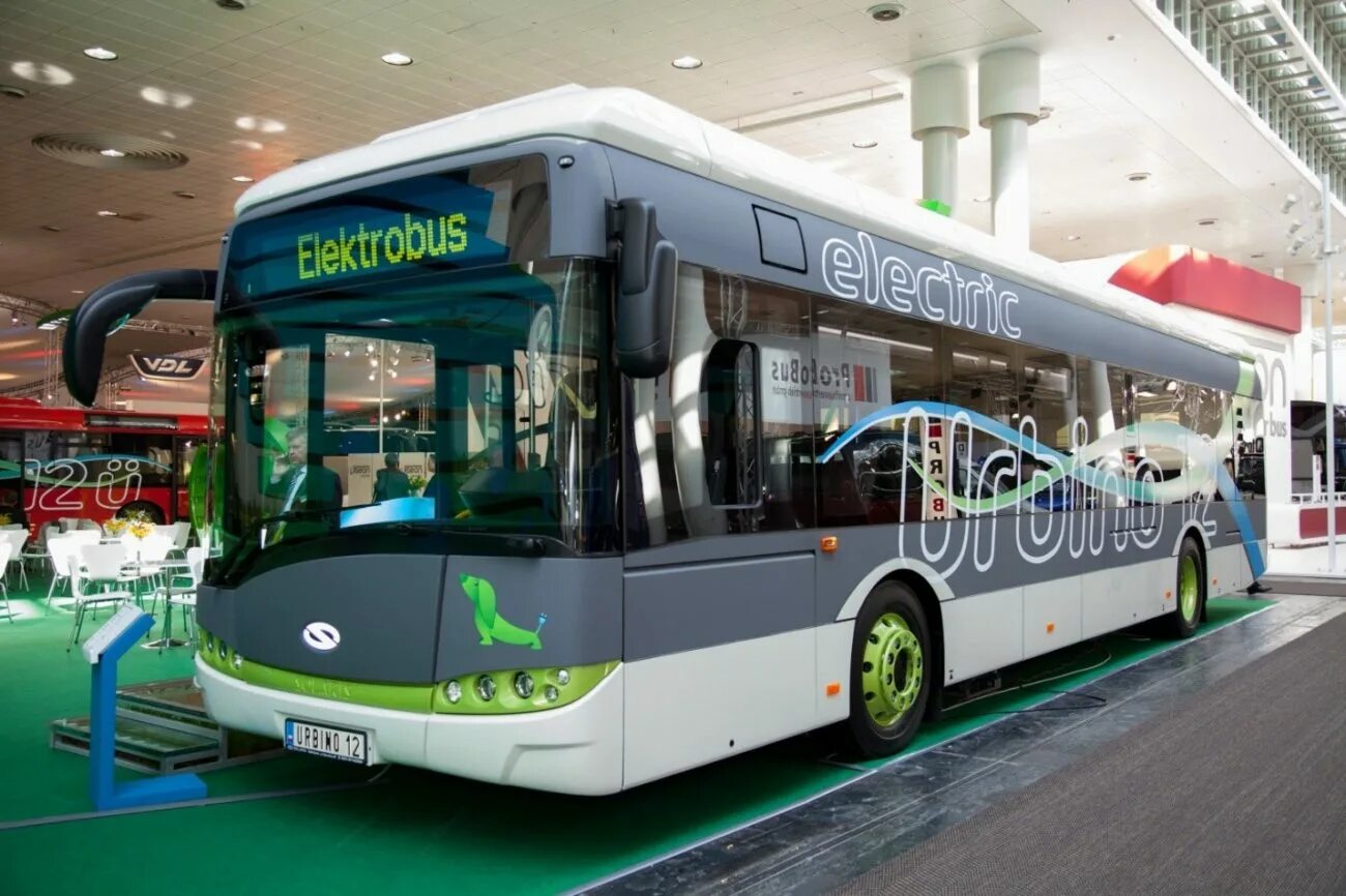 М автобус в час. Solaris Urbino 8.9 le Electric. Автобусы Польши. Solaris автобус польский. Электроавтобусы Рим.