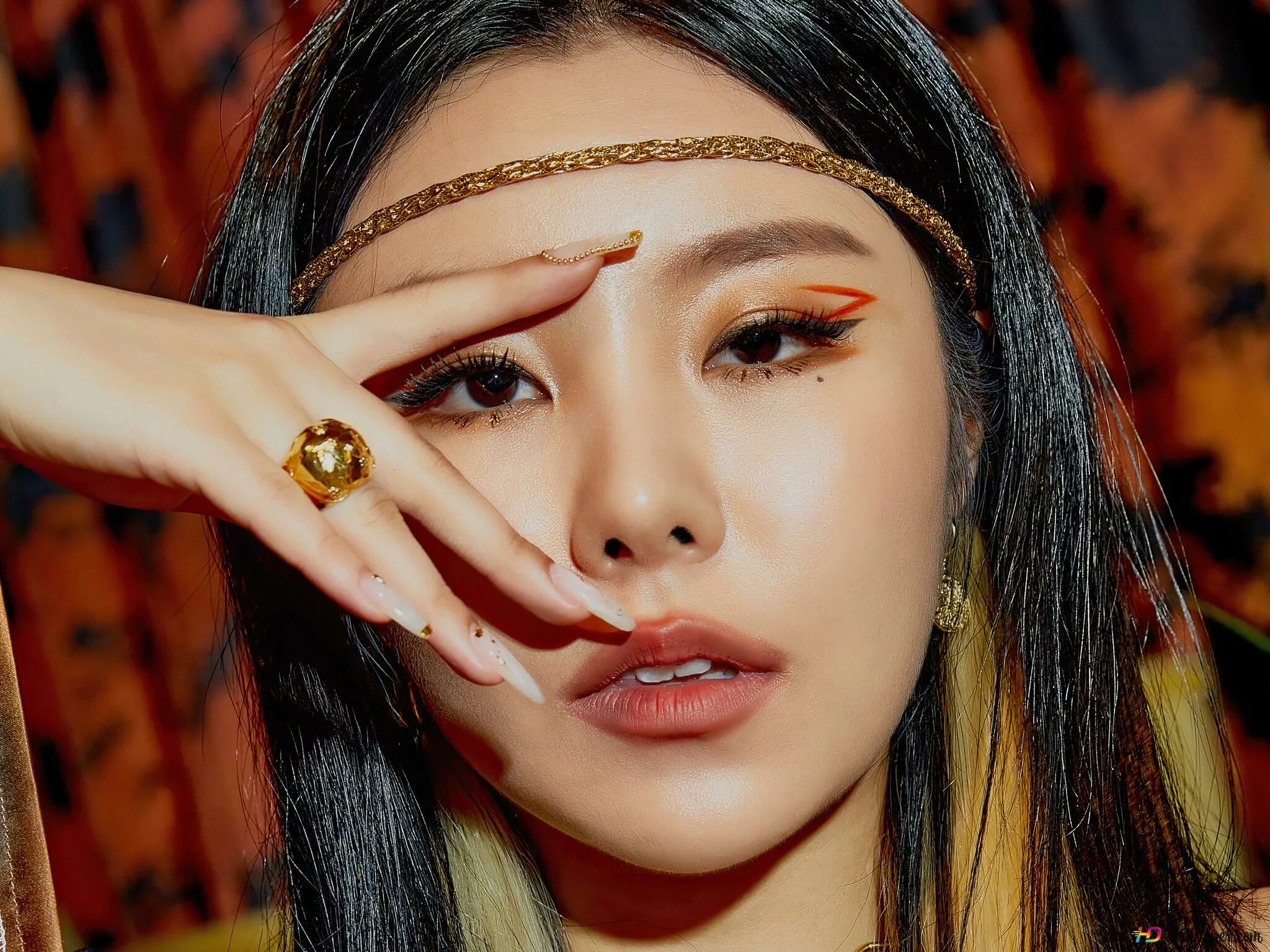 Корейская певица исполнила песню шамана. Хвиин корейская певица. хвиин. mamamoo. мамаму гогобебе.