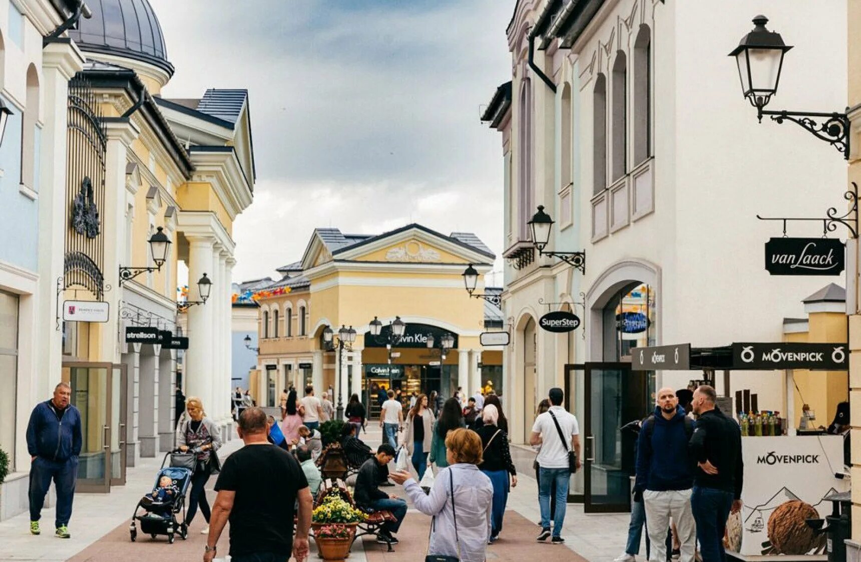 Outlet москва. Аутлет Вилладж Котельники. Outlet Village белая дача, Котельники. Мега белая дача аутлет Виладж. ТЦ Outlet Village белая дача.