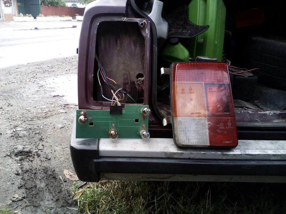 Ремонт задних фонарей ВАЗ 2104 - Lada 21043, 1,5 л, 2006 года электроника DRIVE2