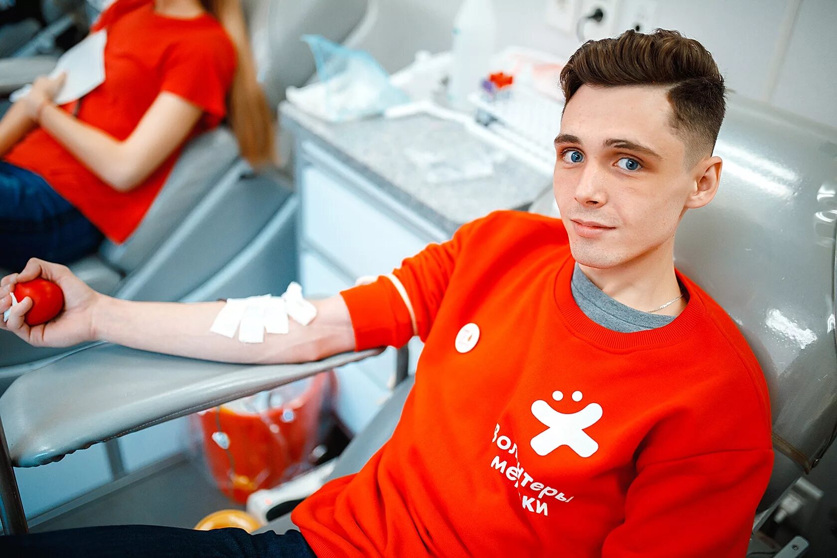 Донор это человек. Волонтеры доноры. Волонтеры медики донор. Донорство волонтерство. Донор крови.