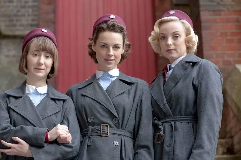 Call the midwife мальчик печеньк. Сестра джулиана вызовите акушерку. Call the midwife постеры. Midwife school. Watch call the midwife.