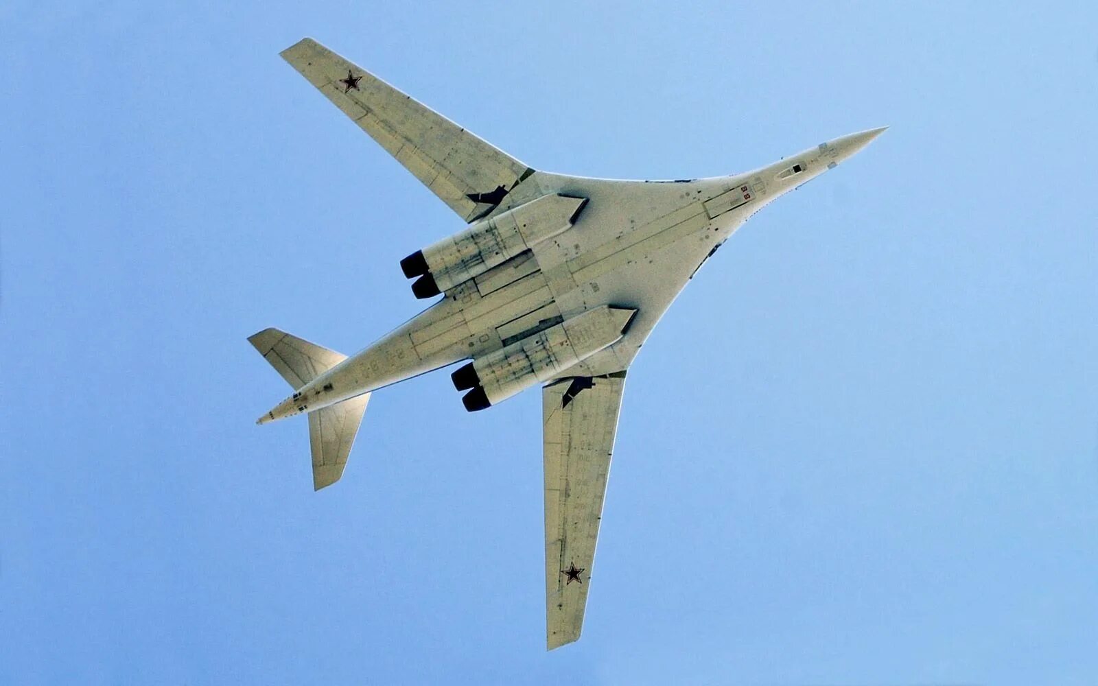Бомбардировщик ту-160. Стратегические бомбардировщики фото. Туполев ту 160. Стратегический бомбардировщик ту-160. Бомбардировщик белый лебедь ту 160.