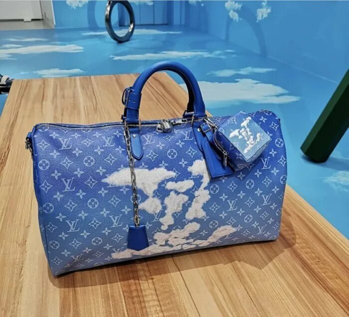 Синий луи витон. Луи виттон пхукет. сумка синяя луос витон. louis vuitton с синими замками. сумка луи виттон из 3 частей.