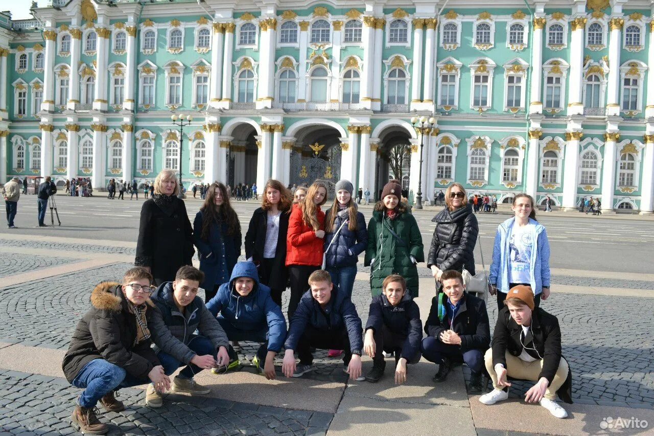 Санкт петербурге ежедневно. Экскурсия для школьников по Петербургу. Санкт-Петербург экскурсии. Экскурсии для школьников. Школьники на экскурсии.