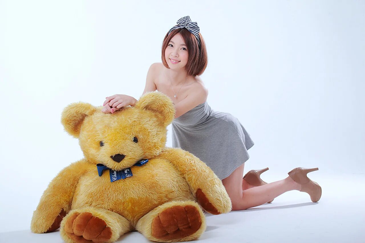 японские игрушки для взрослых. кукла вандер вумен. 2 женщины игрушка. фотосессия в кукольном стиле. японские куклы аниме.