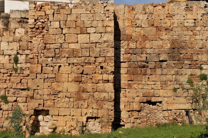 Картина на холсте 60x110 LinxOne "Construction ruins stones door" интерьерная дл