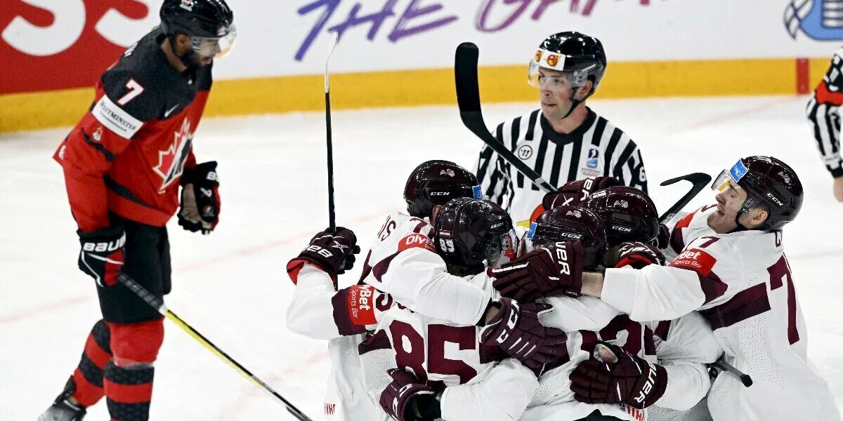 Hockey canada finland. Ник пол хоккеист. Шайба для хоккея. Финал чм по хоккею 24. Финал чм по хоккею 2022.