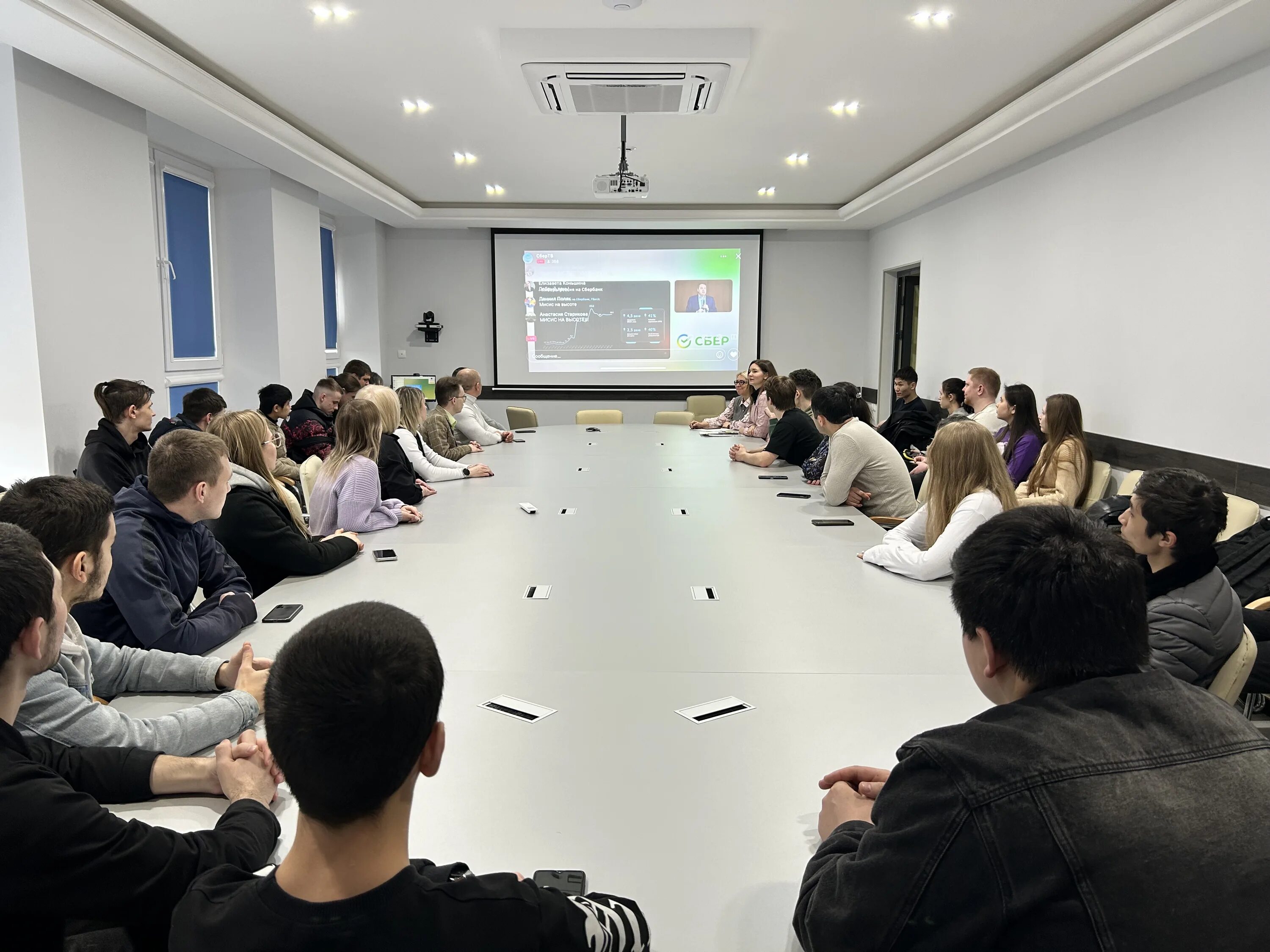 Лекция в аудитории. Лекция современный мир. Лекция современный мир. Лекция современный мир. Образование будущего.