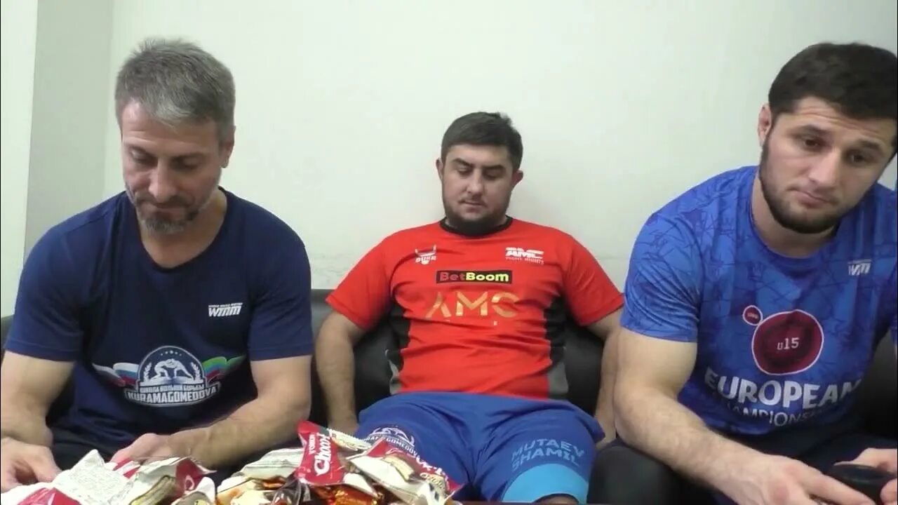 Гасанов тренер. Тренер гасанов гусейн. школа борьбы курамагомеда курамагомедова. школа курамагомедова в каспийске тренера. школа курамагомедова в каспийске.
