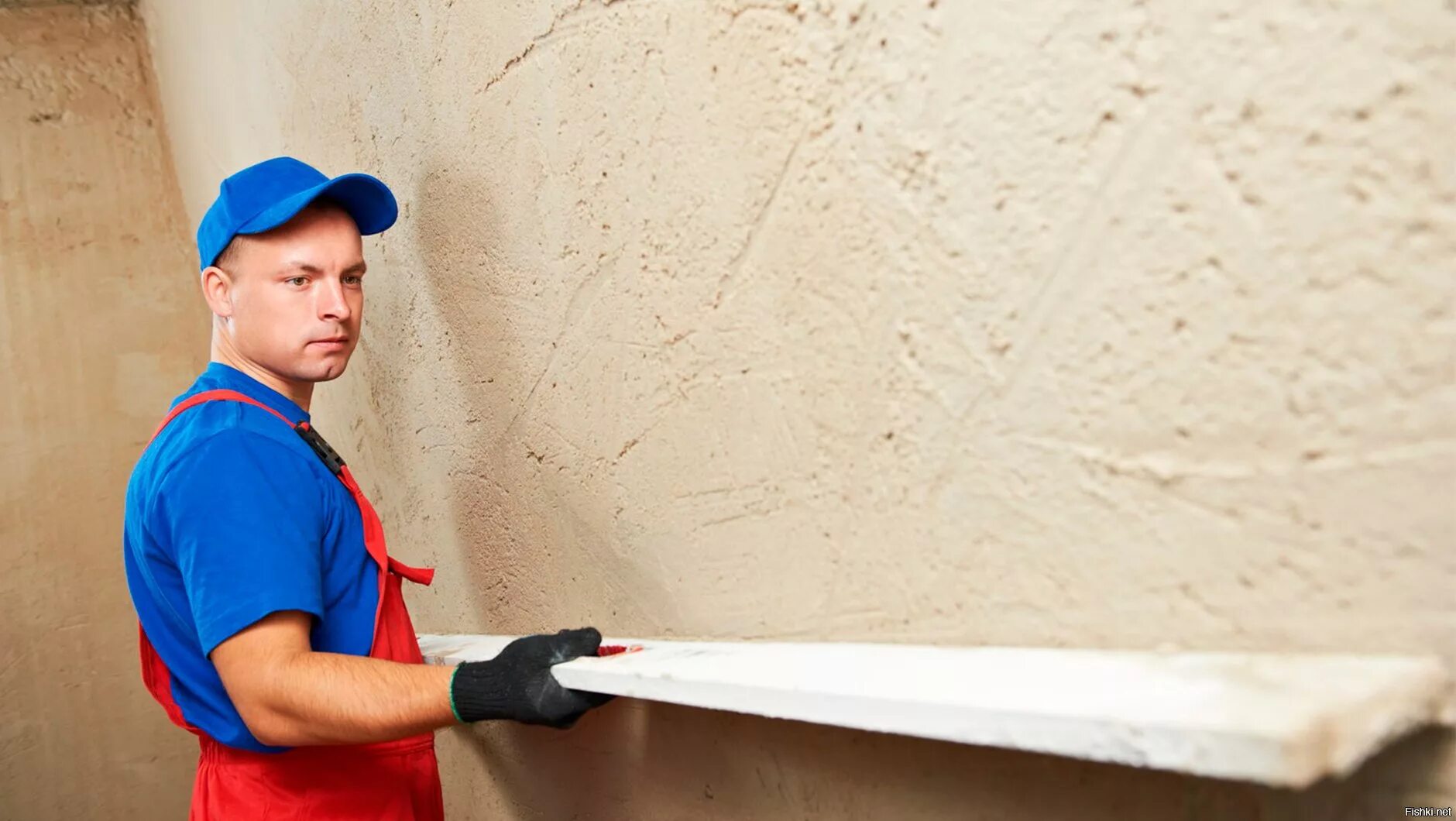 Профессия штукатур маляр. Шпаклевка строитель. Строитель отделка. Строитель штукатур. Штукатур маляр.