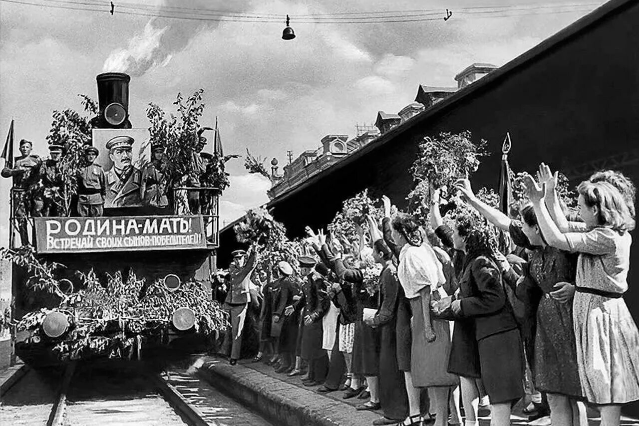 девять дней одного года фильм 1961. кадры из старых советских короткометражных фильмов. мышьяк и старые кружева фильм. встреча с войны. ревущие двадцатые фильм 1939.