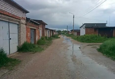 Поселке автомобилист