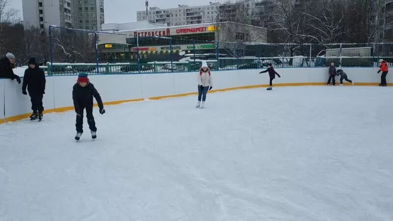 Каток в бибирево. Каток на костромской улице. Каток на бибиревской. Каток на бибиревской. Ночной каток мечта в москве.