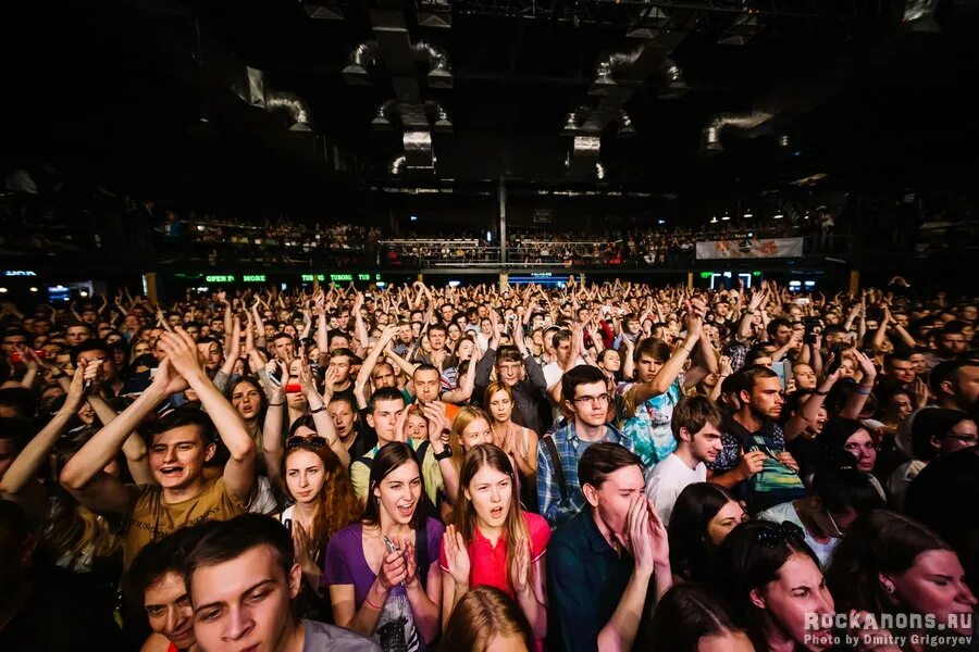 Концерт санкт петербург 5 января. Концертный зал мариинский брасс мариинского театра. Хор мюзик холла. A2 green concert санкт-петербург снаружи. Атланта спб концерт.