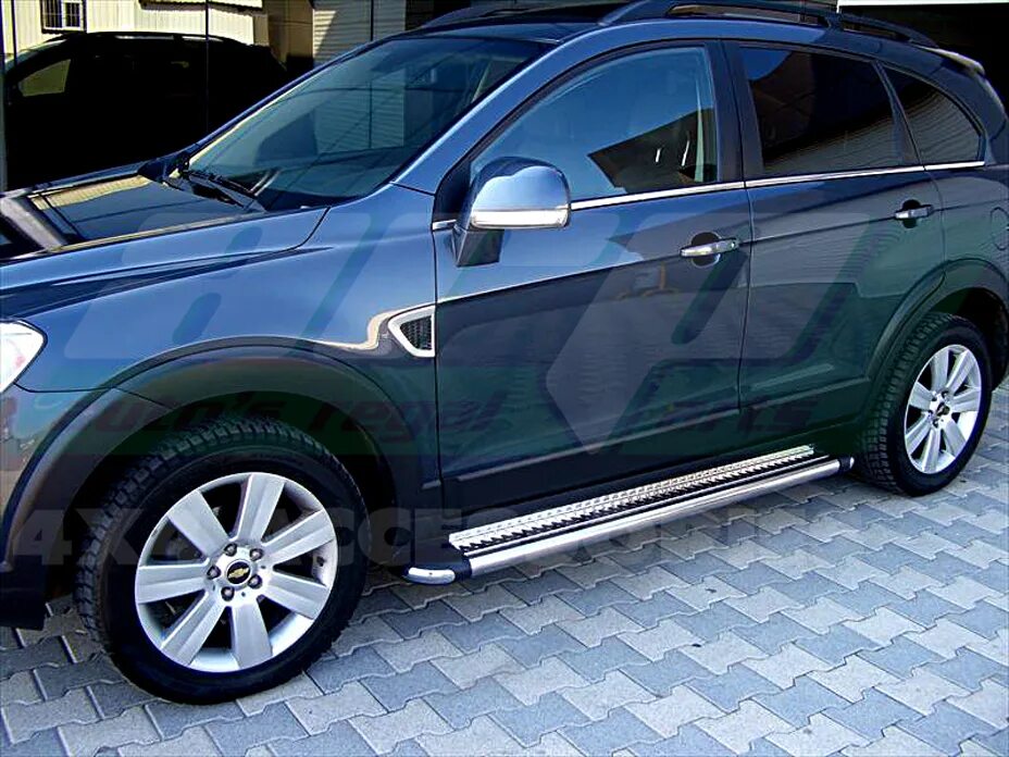 Пороги каптива. Chevrolet Captiva пороги. Шевроле Каптива пороги подножки. Подножки Chevrolet Captiva. Подножки Каптива с100.