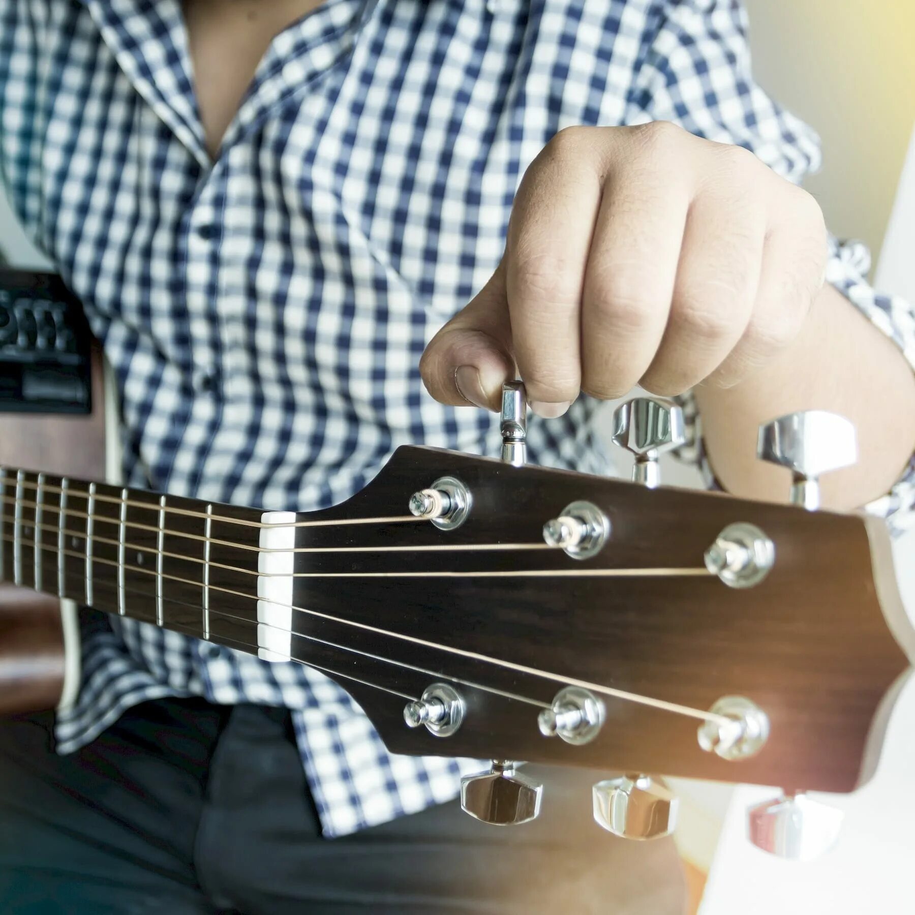 Гитара секция. Пикап для гитары. Уроки гитары. Уроки гитары спб. Хобби игра на гитаре.