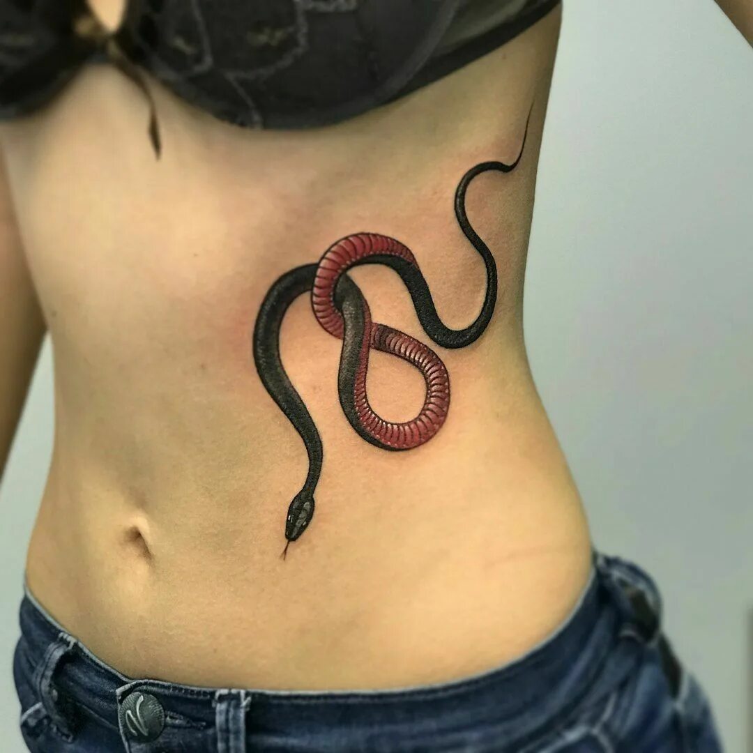 Машина питон. Под со змеей. Под со змеей. Под со змеей. Колье змея на шее.