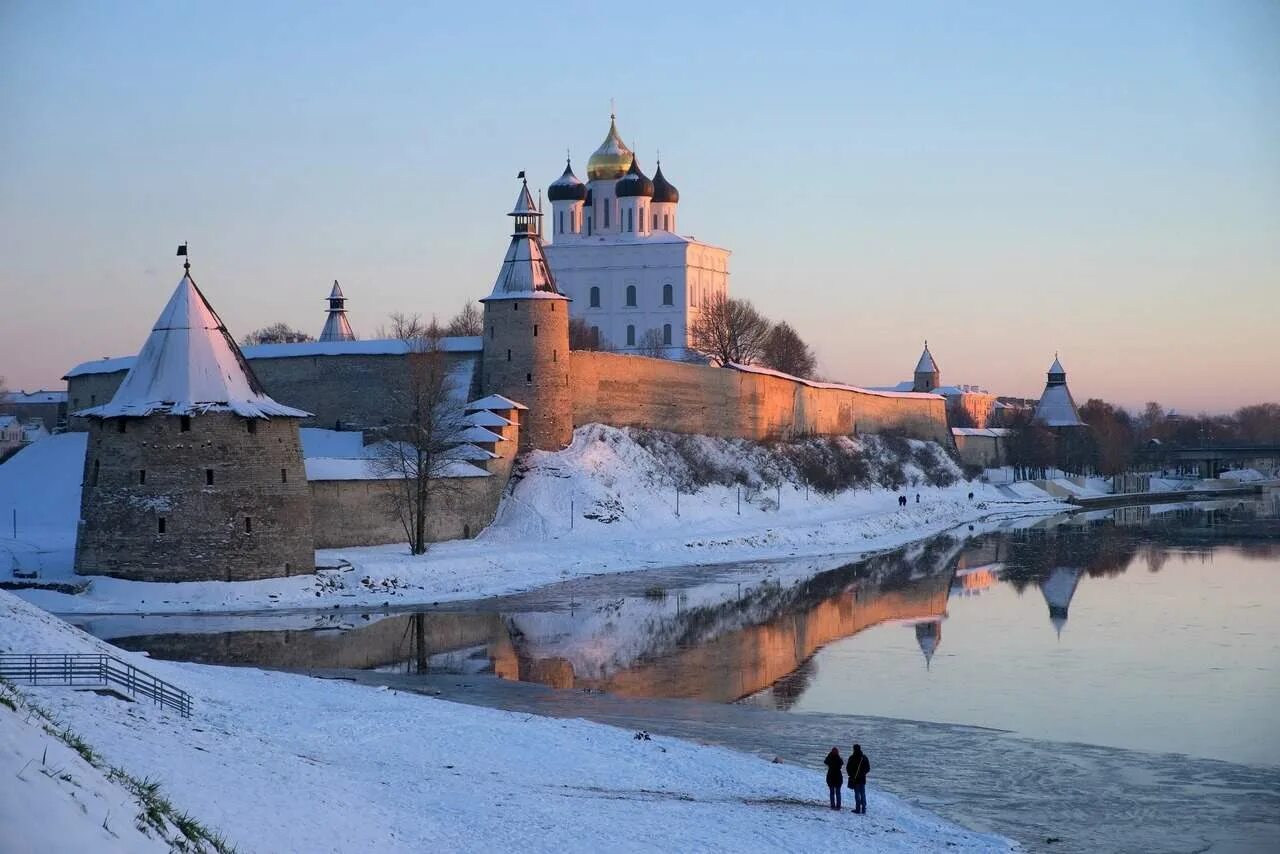 Новый год новгородская область. Экскурсия Псков Изборск Печоры. Новгородский Кремль Великий Новгород зима. Псковский Кремль Псков зимой. Кремль Великий Новгород зимой.