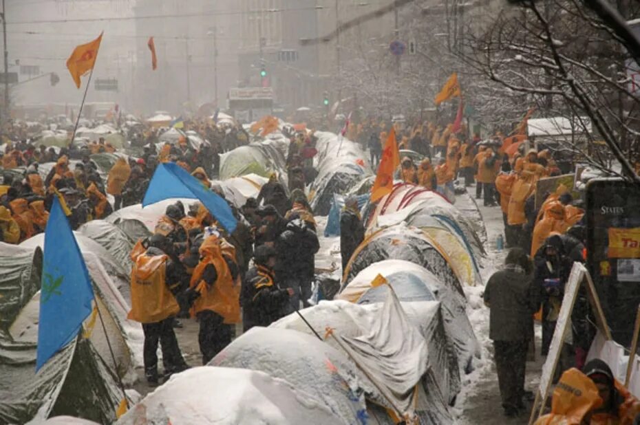 Orange revolution. Оранжевая революция на Украине 2004. Оранжевая революция Майдан. Палаточный городок оранжевая революция. Оранжевая революция на Украине 2004 фото.