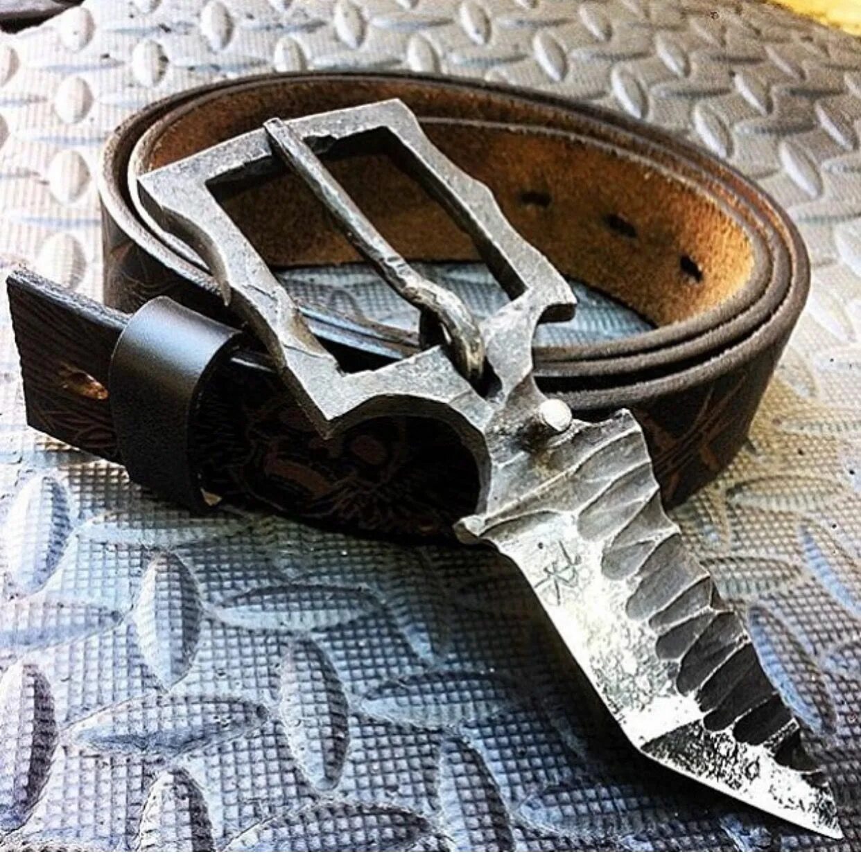 Как сделать в мм2 нож на поясе. Пряжка нож belt knife. пряжка нож нокс. belt knife ремень. нож тычковый пряжка.