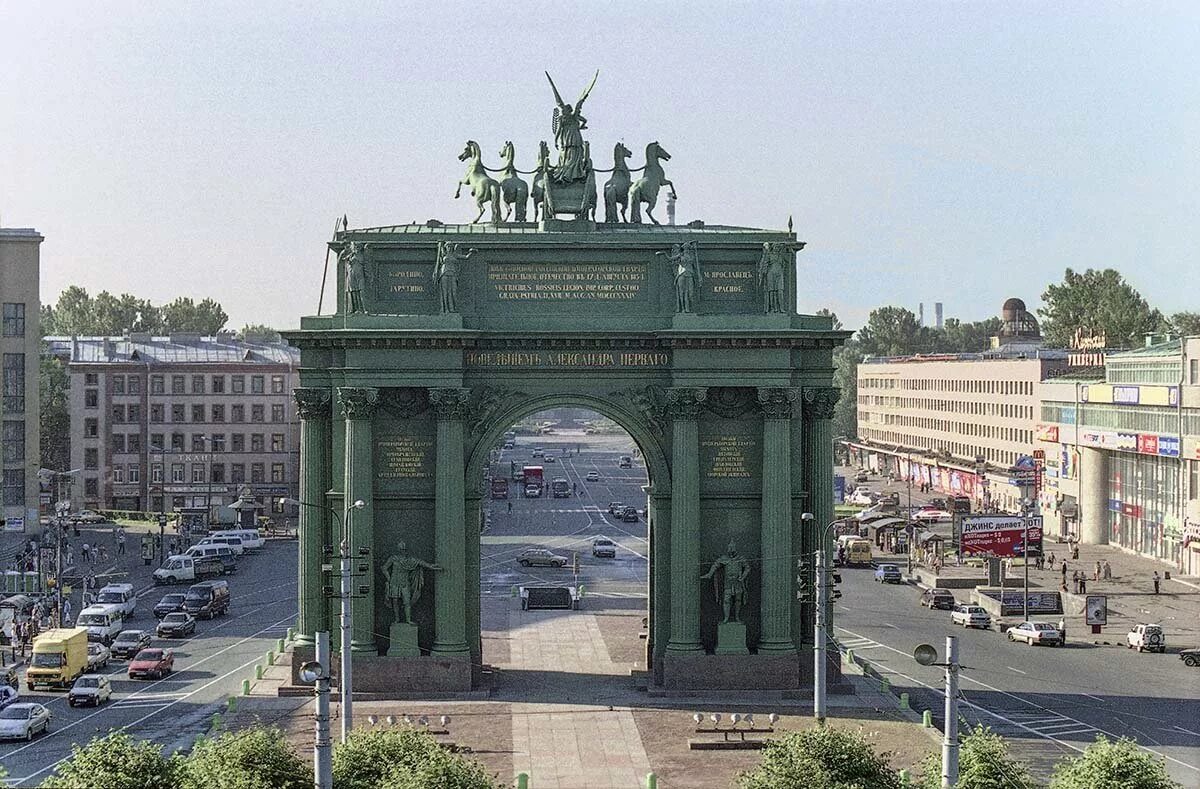 Нарвская спб. Триумфальная арка Нарвские ворота в Санкт-Петербурге. Триумфальная арка Нарвские ворота. Триумфальная арка Питер. Нарвские триумфальные ворота (1827—1834).