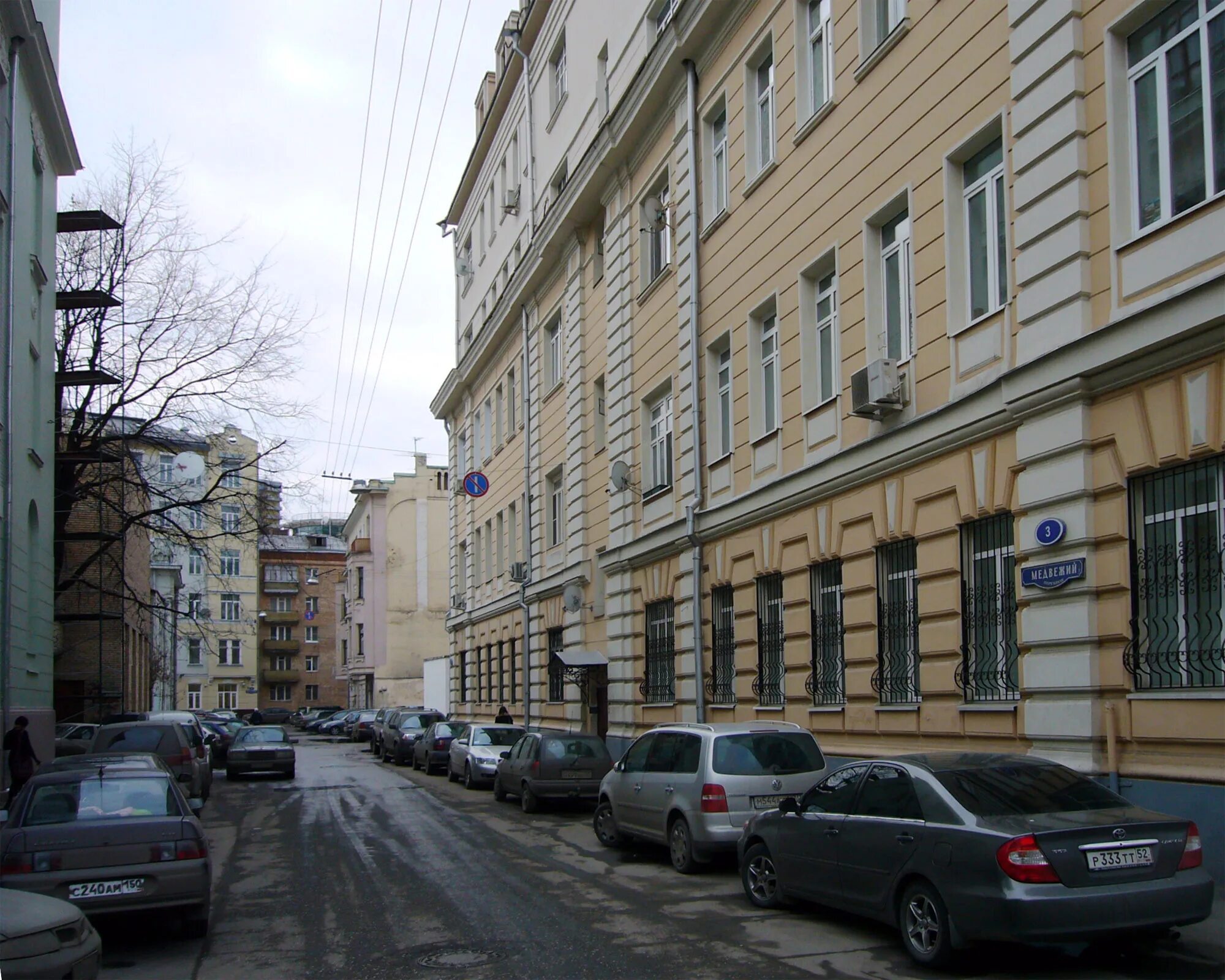 Ласточка транспортный переулок 10а. Москва большой строченовский переулок 7. Арбатский переулок москва. Добровольческая улица москва. Медвежий переулок москва.