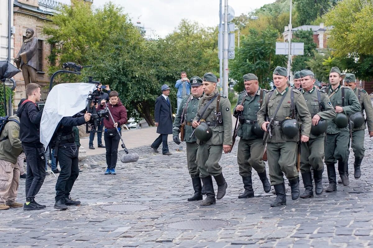 Нацисты в Киеве. Фашисты в Киеве 2015. Нацисты Киева беснуются в Лавре.