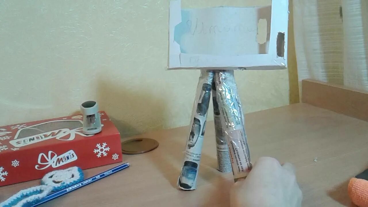 Как сделать подставку из подручных средств