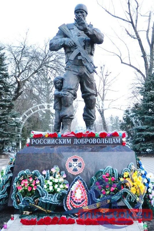 Глава чвк вагнер пригожин. Памятник вагнеровцам в москве. 9 мая чвк вагнер. Горячий ключ чвк вагнера. Памятники вагнеровцам на кладбище.