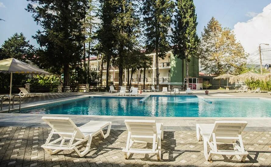 Бассейн в сухуми. Сухум гора царя Баграта парк-отель. Отель гора царя Баграта Абхазия. Гелиопарк гора Баграта 3 Абхазия Сухум. Гора царя Баграта Абхазия гостиница.