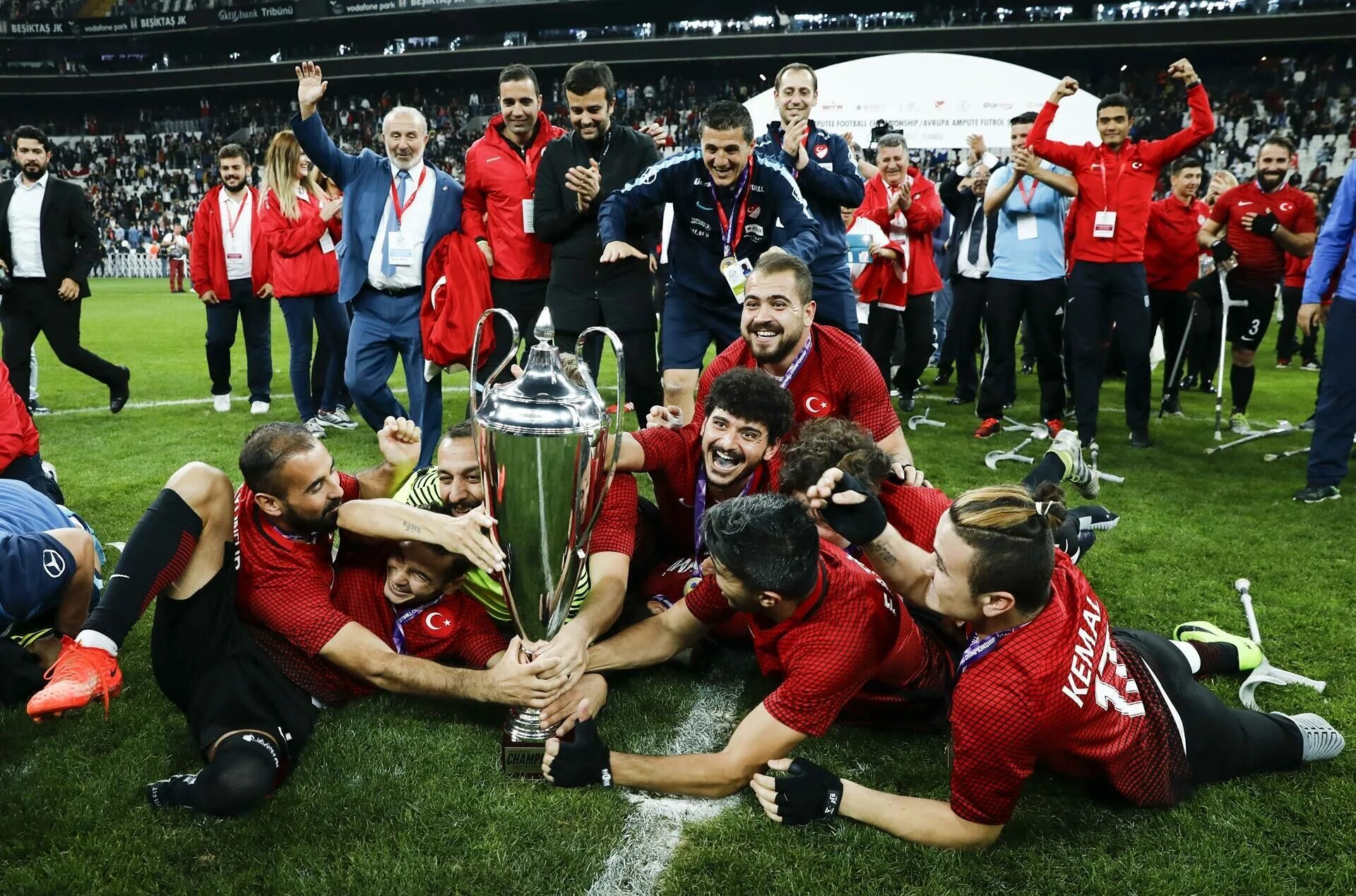 Turkey sport. Футболисты Турции. Ампутанты Football. Чемпион Турции по футболу. Сборная Турции чемпионы.