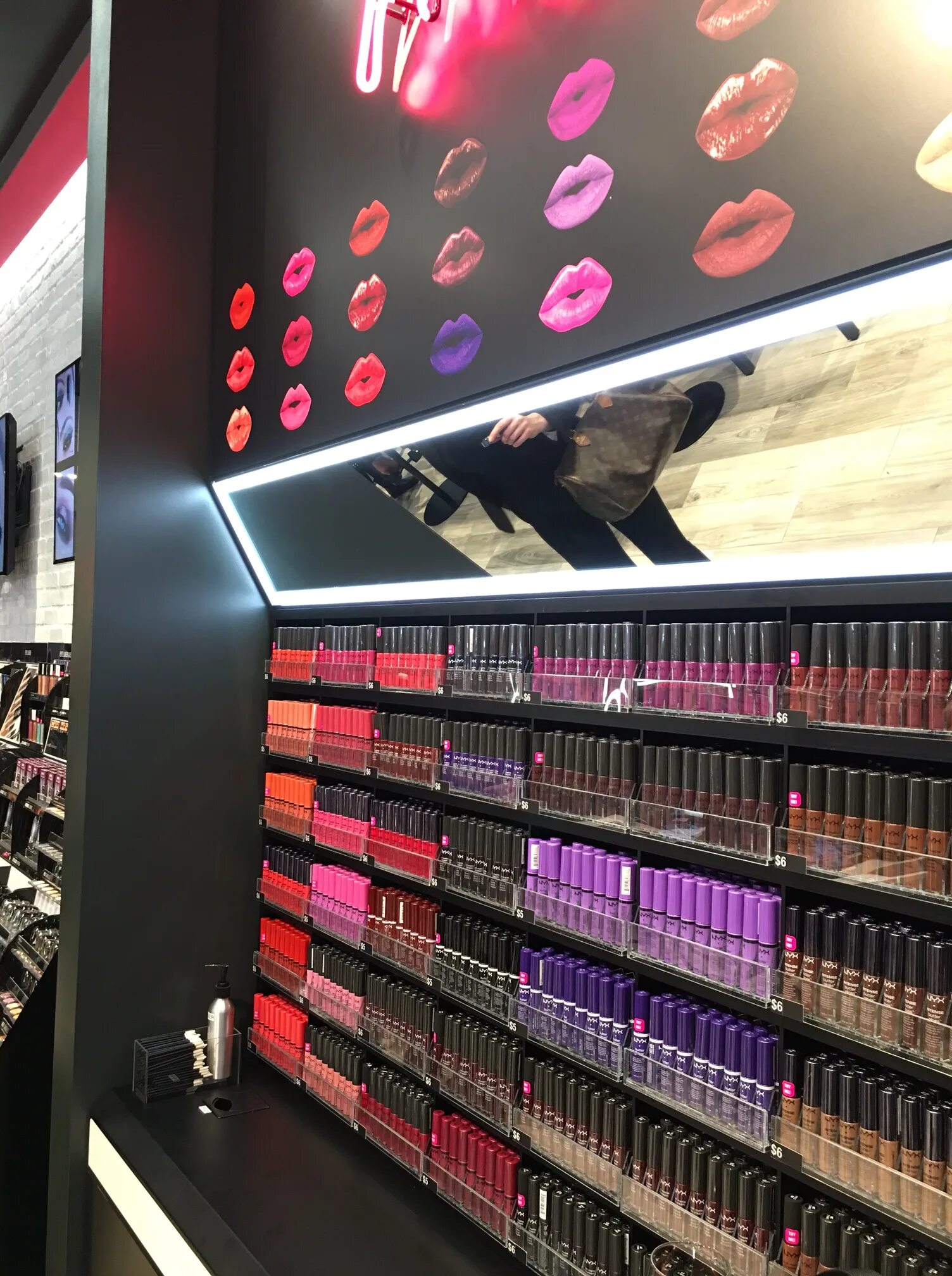 Make up store