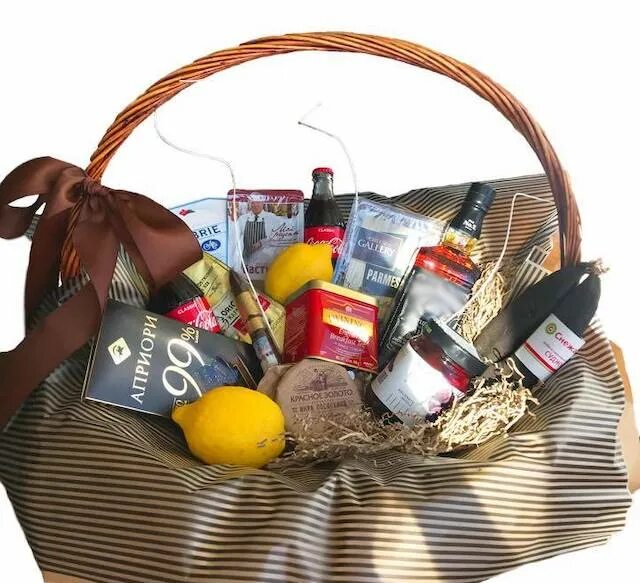 Подарочная корзина с продуктами. Оригинальный подарок в корзинке. Подарочная корзина с вином для женщин. Сладкая корзина. Подарочная корзина с вином.