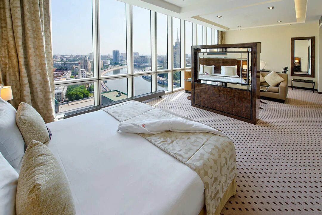 Цмт краун плаза. Отель plaza garden moscow wtc. Отель crowne plaza moscow world trade centre. Отель кроун плаза москва. Отель plaza garden moscow wtc.