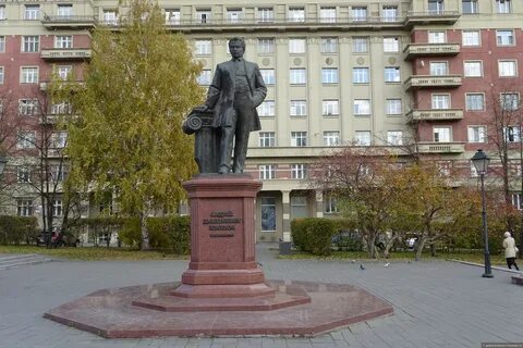 Памятник архитектору