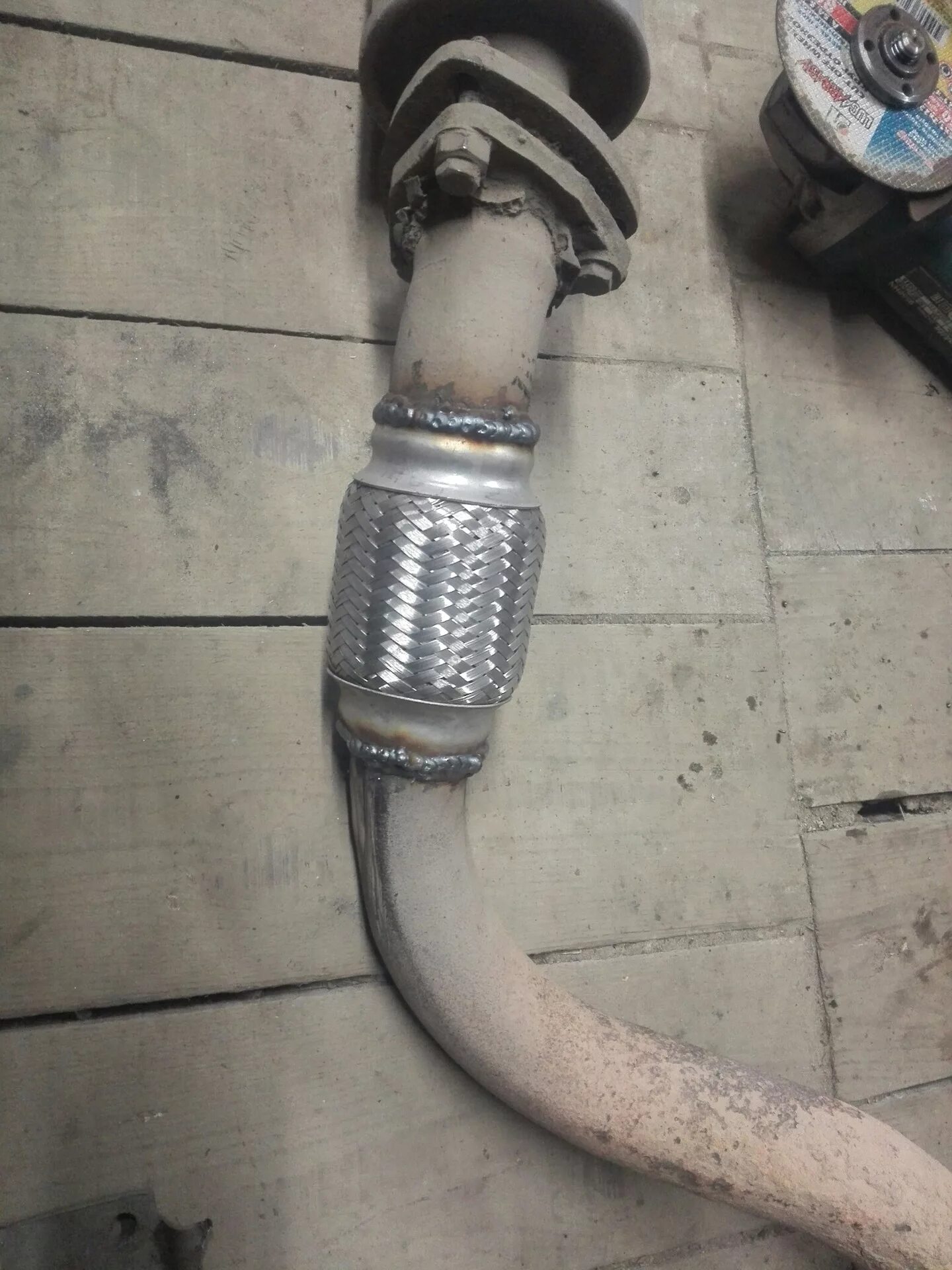 Гофры глушителя ауди. Выхлоп audi a6 c5 2. Гофра глушителя мерседес 906 651. Гофра глушителя ауди а 7. 0 гофра глушителя.