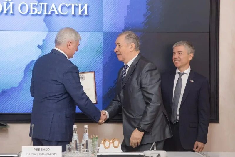 александр гусев губернатор воронежской области. департамент физической культуры и спорта воронежской области сайт. александр ревенко. матыцин министр спорта. воронеж встреча с губернатором.