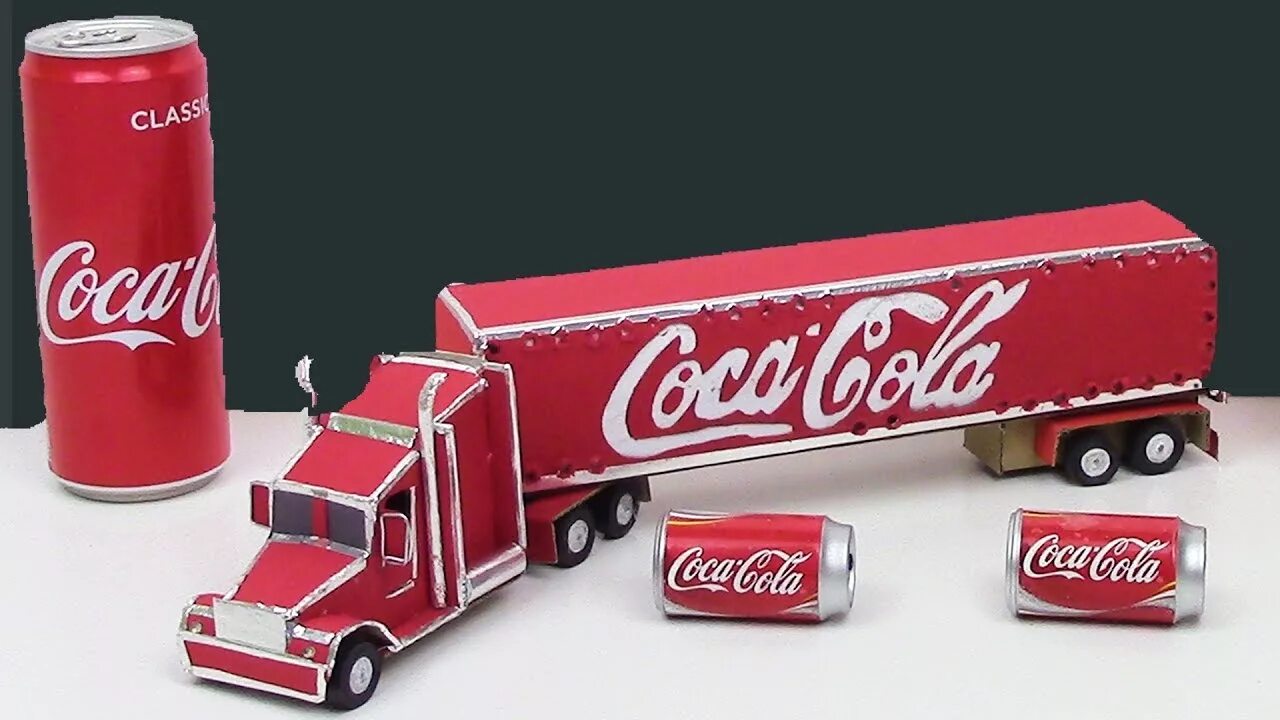 Тягач coca-cola игрушечный. Модель грузовика кока кола. Volkswagen coca cola 1:43. Кока кола на кенворт. Кока машинка кока.
