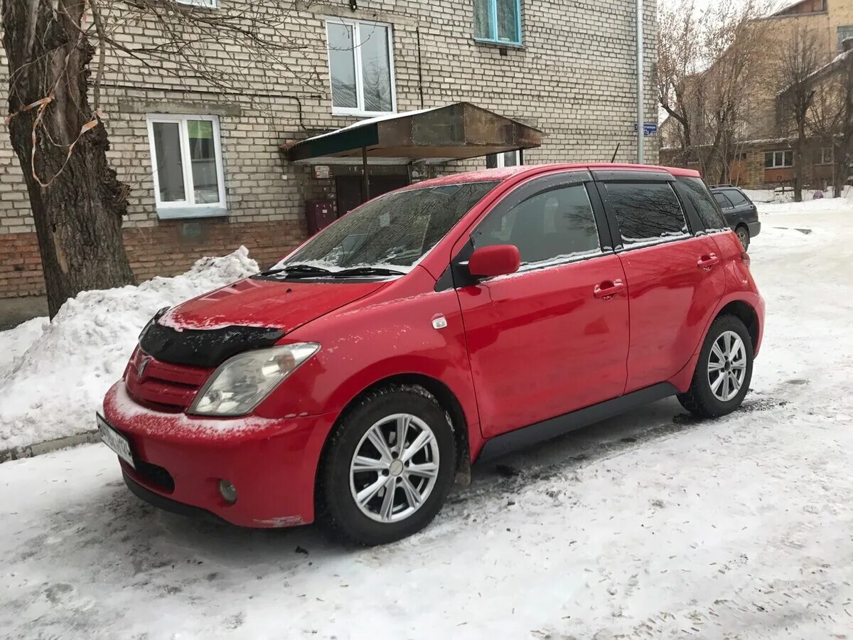 Ист продам. Тойота ист серебристая. Крышка заднего спойлера 76894 тойота ист 2003г. Тойота ист 1. 3 лошадка.