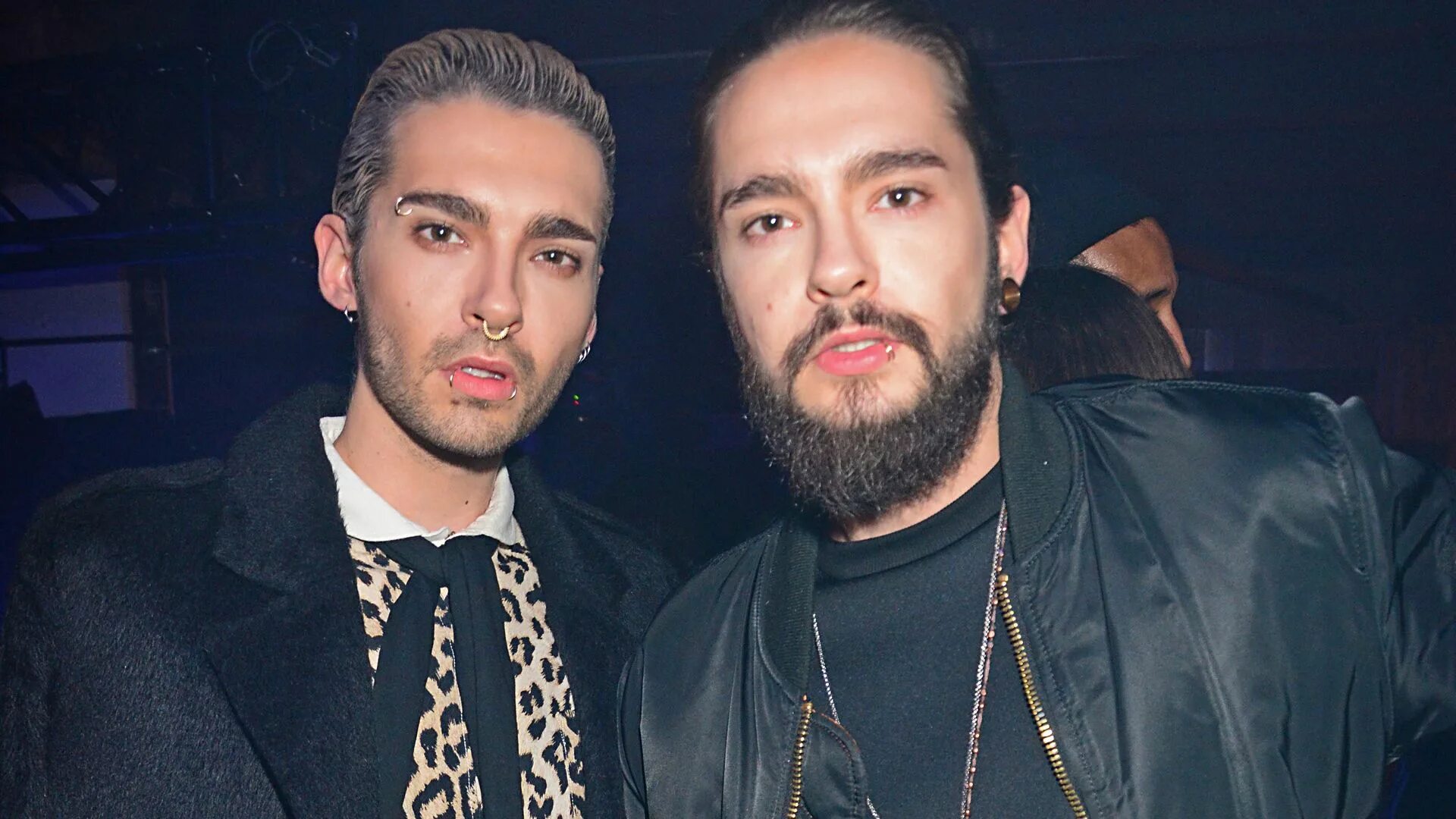Tokio hotel солистка. Tokio hotel братья близнецы. Токио хотел братья каулитц. Bill and tom kaulitz. Том каулитц 2022.