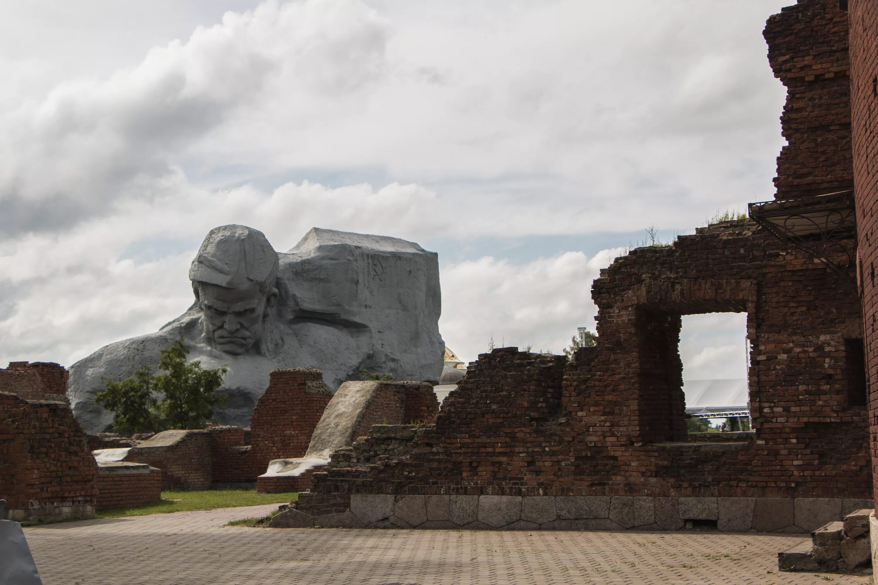 Брестская крепость Брест. Мемориальный комплекс Брестская крепость-герой. Крепость герой Брест Брестская крепость. Мемориальный комплекс защитникам Брестской крепости. Брест..