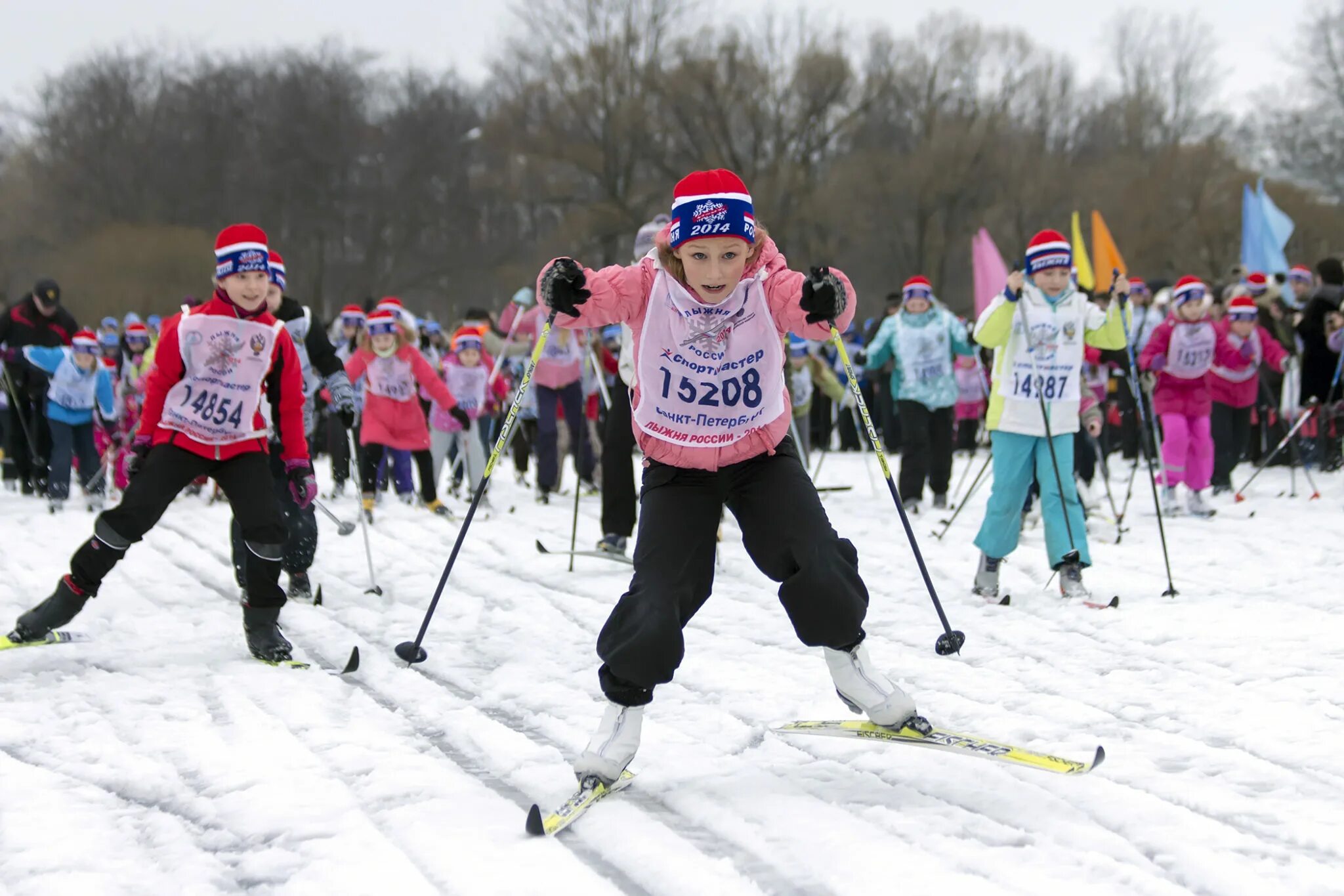 Спортивные школы лыжи. Лыжный спорт дети. Лыжные гонки дети. Лыжные соревнования. Детский лыжный спорт.