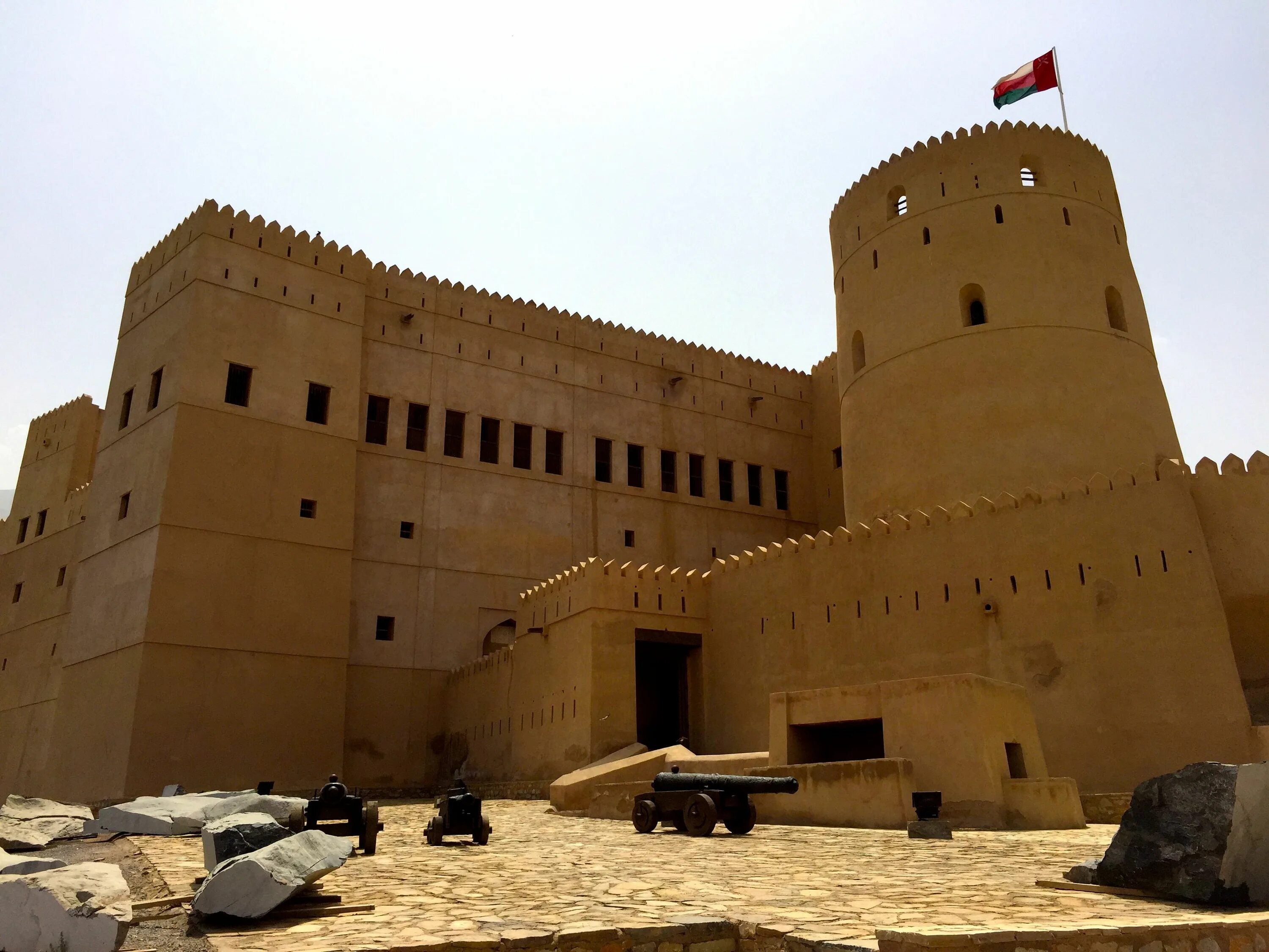 Fortress building. Рустак Оман. Оман Fort. Rustaq Fort. Крепость Нахль.